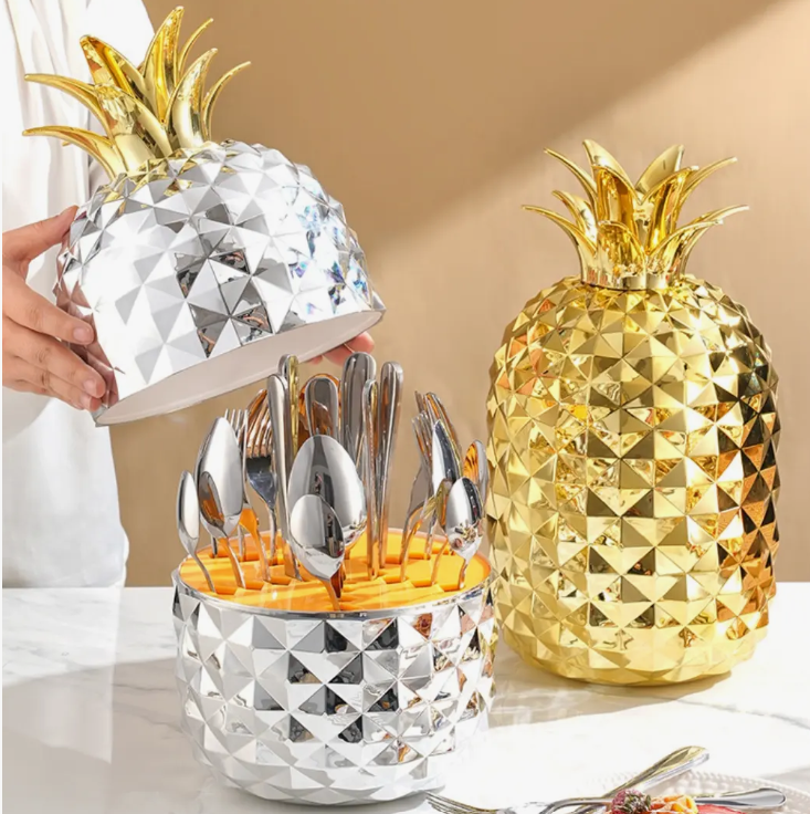 JUEGO DE CUBIERTOS EN FORMA DE PIÑA
